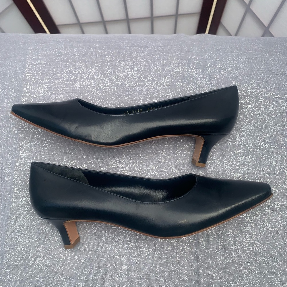 VTG Salvatore Ferragamo Navy Blue Pump Size 11